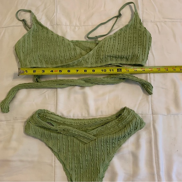 Textured Wrap Style Green Bikini Set - Picture 2 of 4